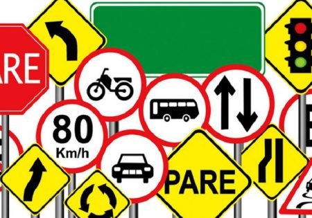 Ilustração com várias placas de trânsito